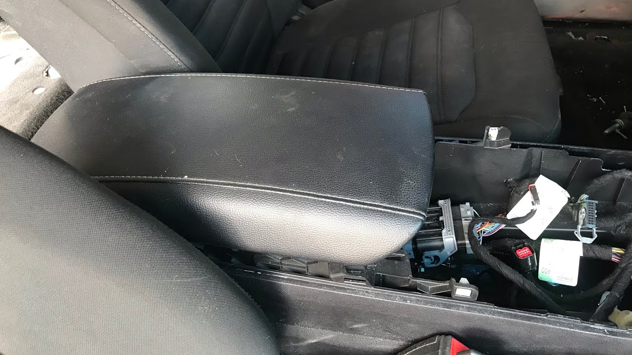 Подлокотник Ford Fusion 2013 - 2018 США  Как снять подлокотник центральной консоли ?