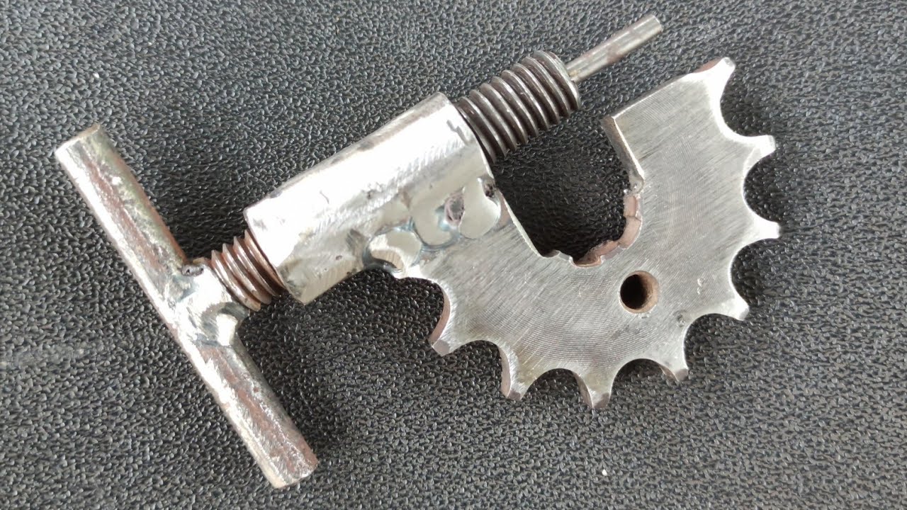 hanya membutuhkan satu gear bekas motor untuk membuat alat seperti ini