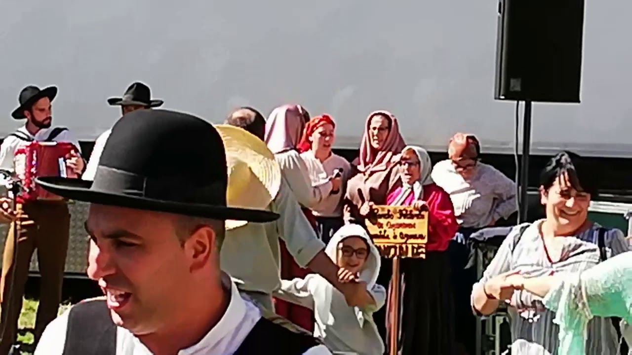 FIESTA EN LA TUIZA DE LUBIAN. LA ENERGÍA POSITIVA. DONDE SE COME E SE BAILA DE NOITE E DE DÍA. 29 /9