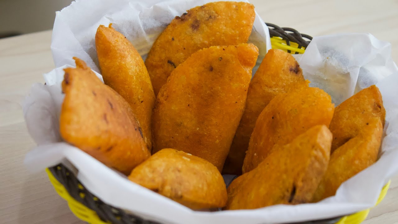 Empanadas con arroz y chicharron