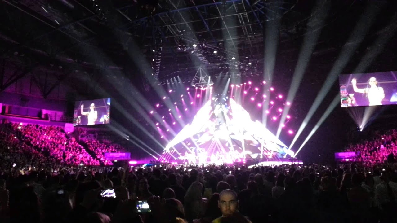 Katy Perry - Roar (Prismatic World Tour)