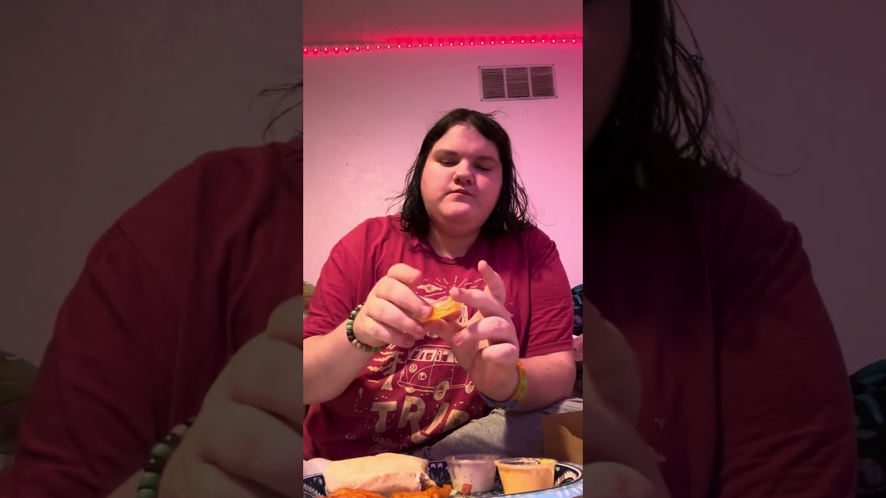 ASMR. ￼Taco Bell #asmr #eatwithme 