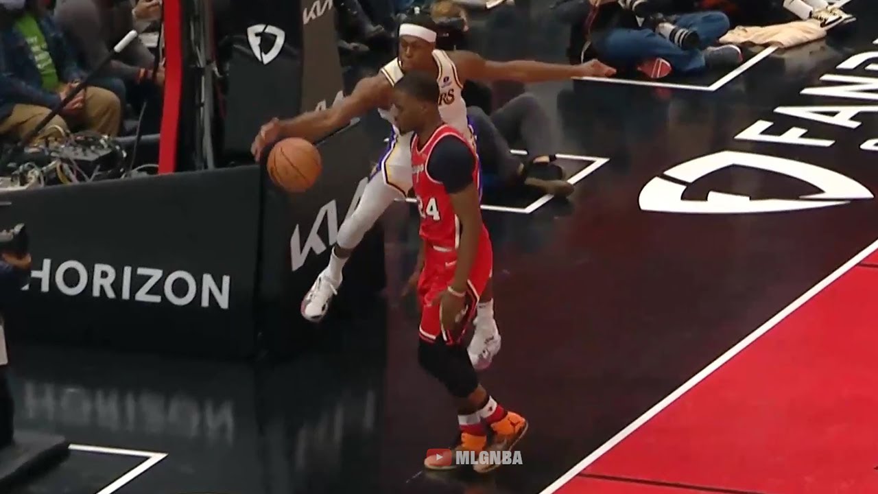 Rajon Rondo play on Carmelo Anthony airball 😳