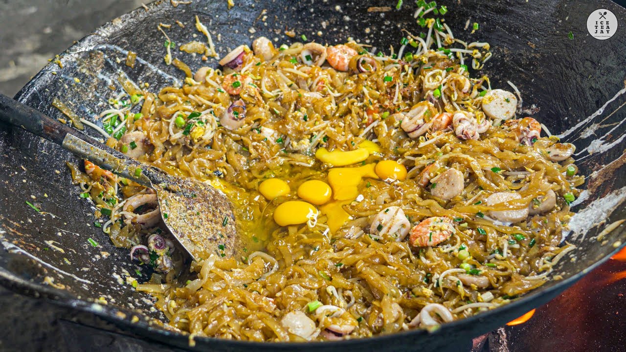 Favorite Breakfast in Indonesia !! Mie Balap (Racing Noodles) - Indonesian Street Food