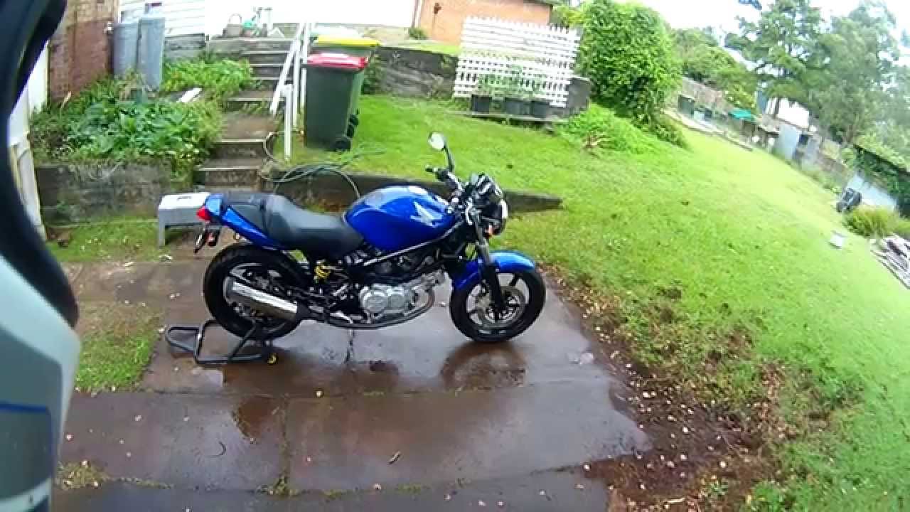 Honda VTR250 2K7 Test Ride & Review