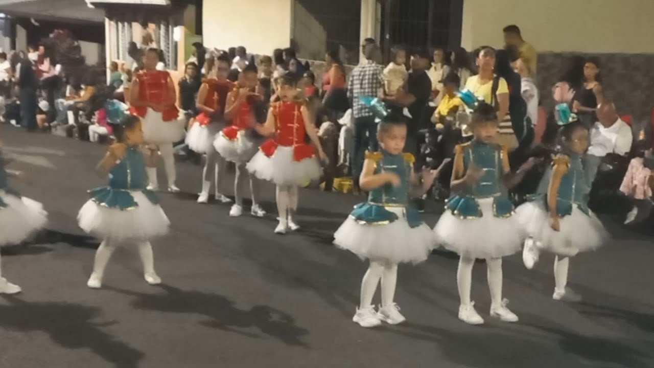 Fiesteros de Sarchí,  Academia de Ballet Maripositas  y CAIPAD ASADIS. Carnaval de verano de Sarchí 