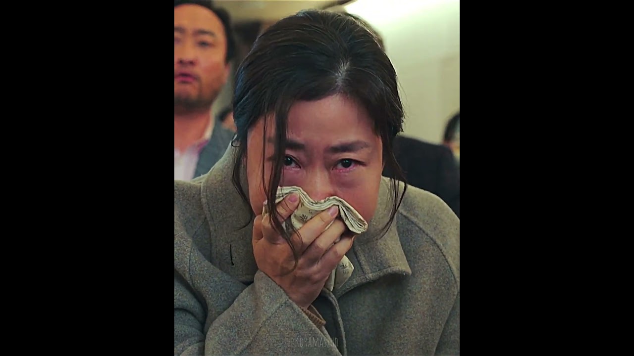 She tried to stay strong for her son🥹 #kdrama #viral #thegoodbadmother #korean #netflix