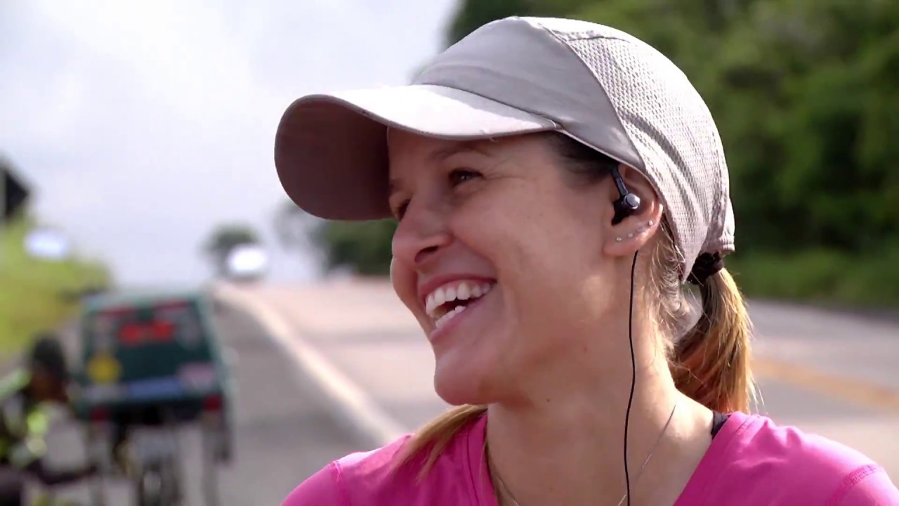 Conheça a história da Carol Emboava, que está viajando a mais de 03 anos de bicicleta
