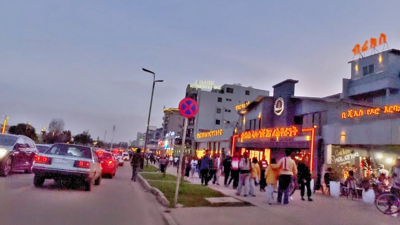 Summit at night, Addis Ababa et Ethiopia Walking tour 2025