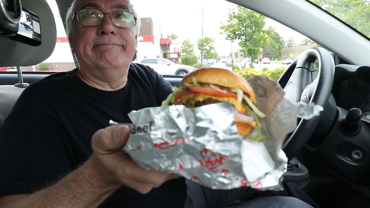 Arby's Deluxe Wagyu Hamburger Mukbang Road Trip Let's take a ride.