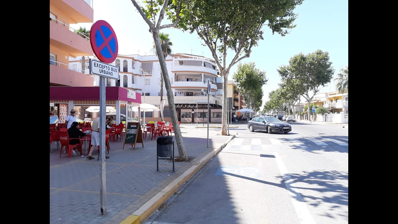 Alcalde de Chipiona. Parada del autobús urbano en Las Tres Piedras