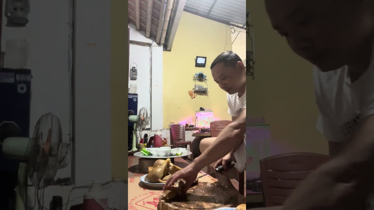 Chặt gà đêm giao thừa 