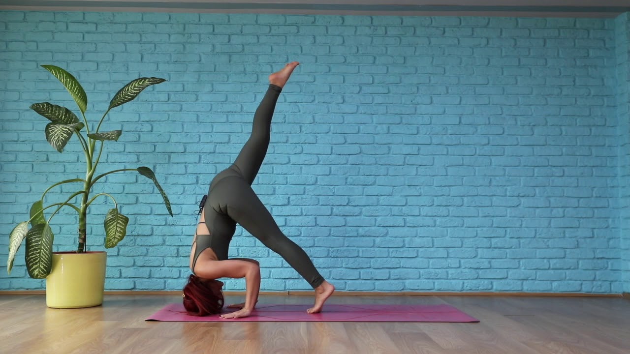 Sevinç Ayyıldız ile Sirsasana (Baş Duruşu) ve Varyasyonları Yoga Dersi (Orta Seviye)