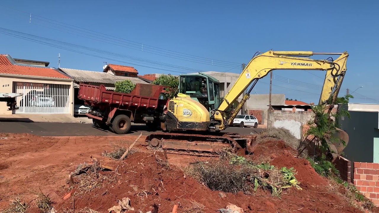Carregamento com Yanmar vio 75