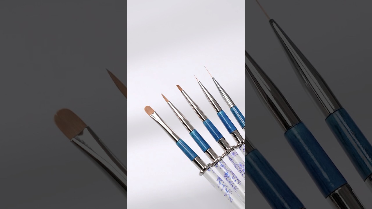 A set of brushes that all have its holder to prevent rolling💙  