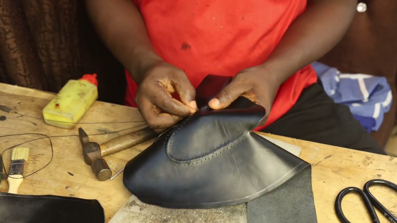 Traditional shoemaking: How to make loafers shoe 