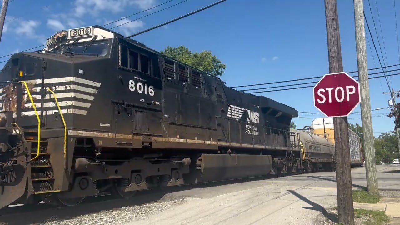 Up power 4001 blue 8102 Pennsylvania 8104 L valley and Ns 8100 nkp road all in this video 