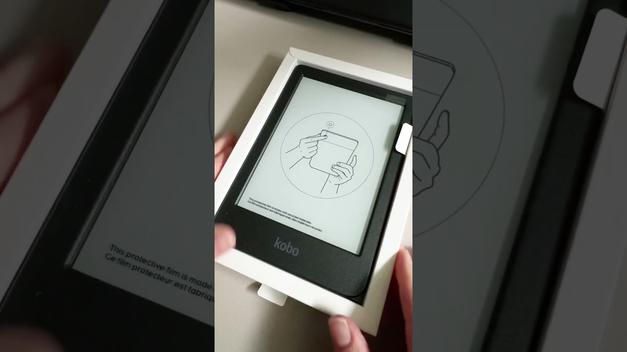 Unboxing the Kobo Clara BW