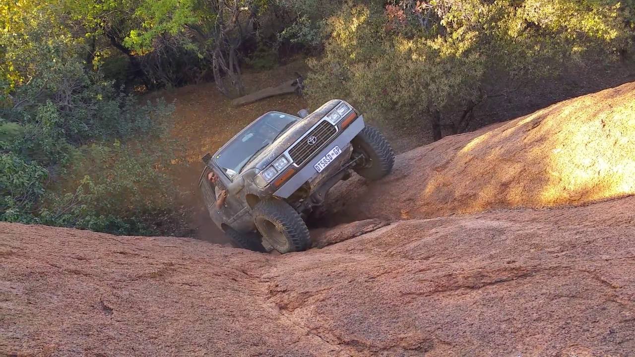 Cruiser doing God se Pad @ Moegatle 4x4