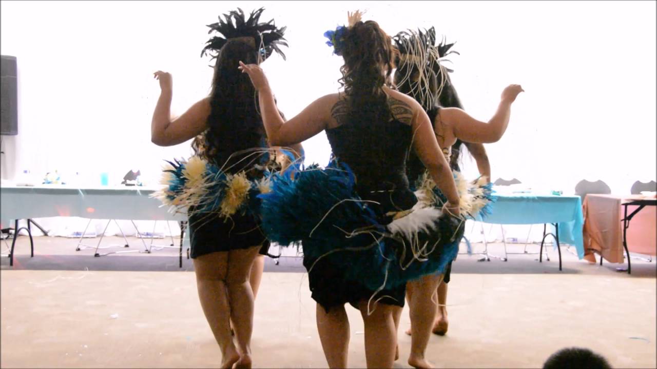 Tahitian dance by the bride and pacific bloom
