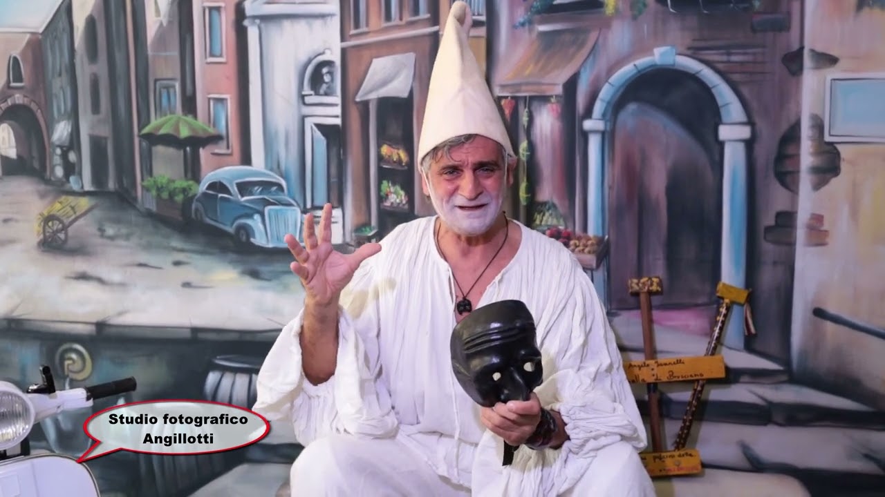 I consigli di Pulcinella (Angelo Iannelli)per il Carnevale .Video a cura  Foto Angillotti 