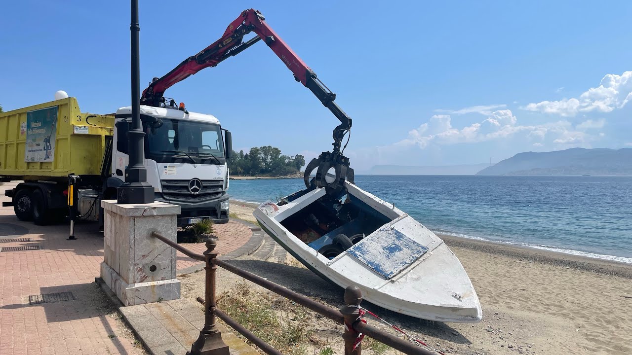 Spiaggia del Ringo, rimossa anche l’ultima barca