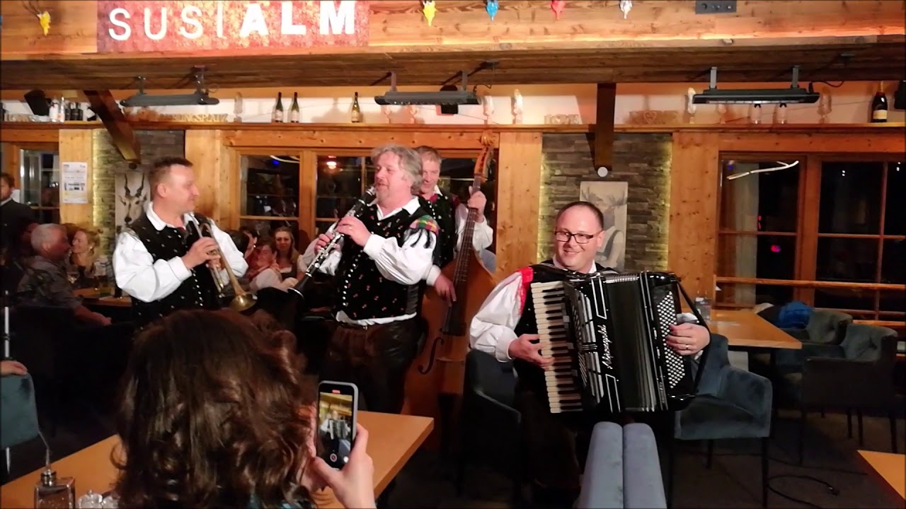 Die Jungen Original Oberkrainer  -  Sirenen Polka