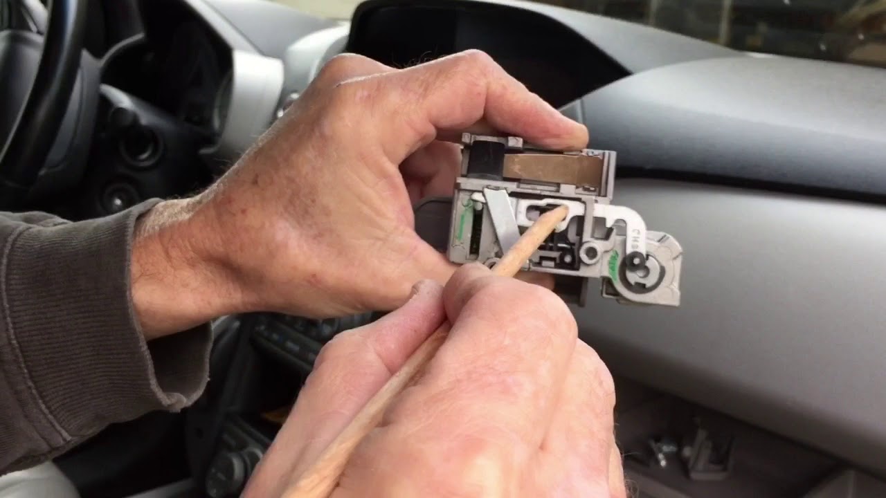 2012 Honda Pilot Stuck Glove Box Fix, won't open