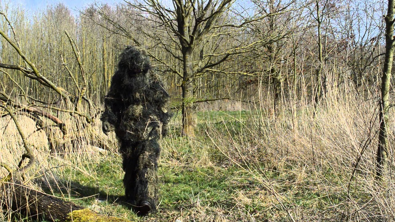 Test - Woodland Ghillie Suit Dumpstore Effectiveness