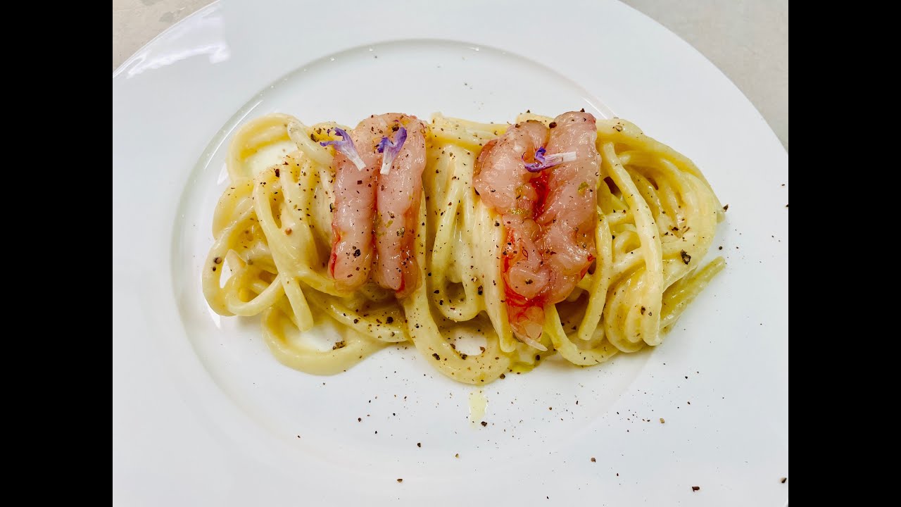 Spaghetti Cacio e Pepe con gamberi crudi e lime: ricetta favolosa !