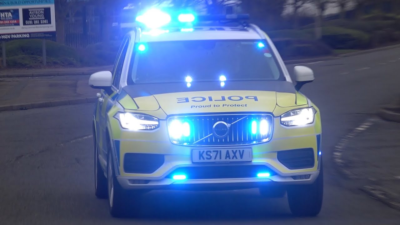 *BULLHORN* Northumbria police, Volvo XC90, firearms support unit responding at speed. 