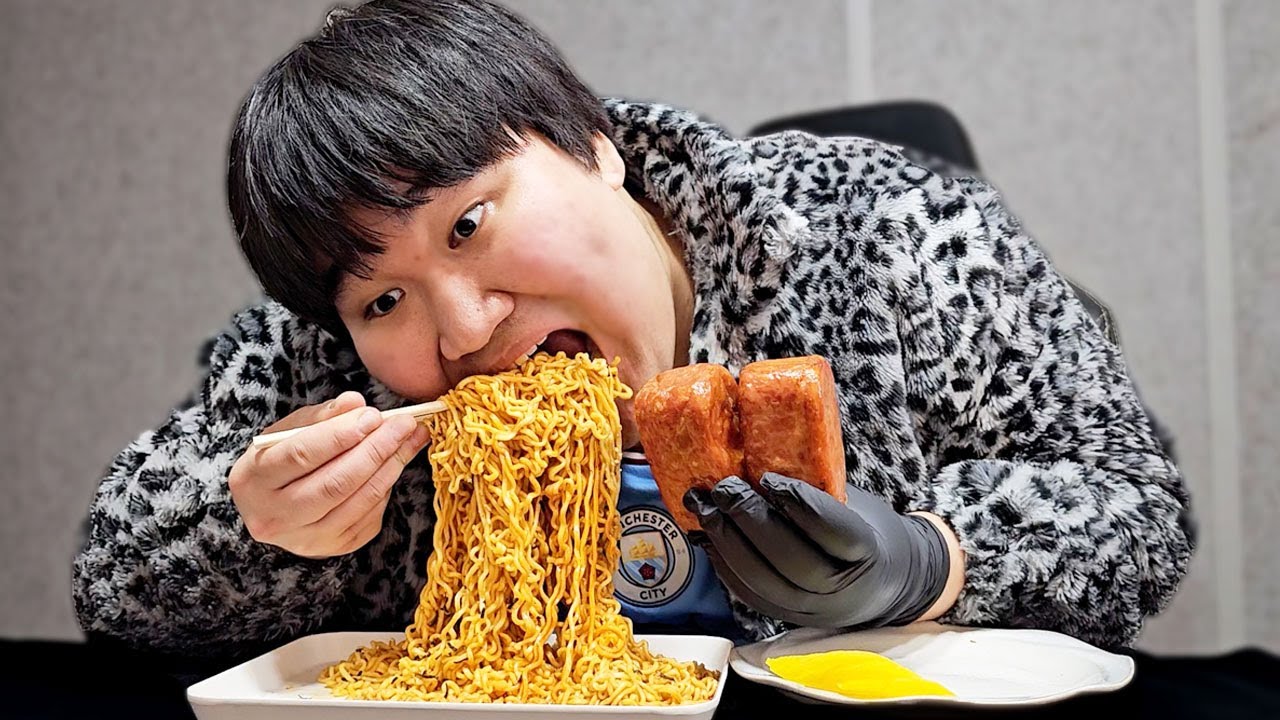 새벽3시에 통스팸에 불닭볶음면 먹방!! [ Tong Spam Mukbang ]