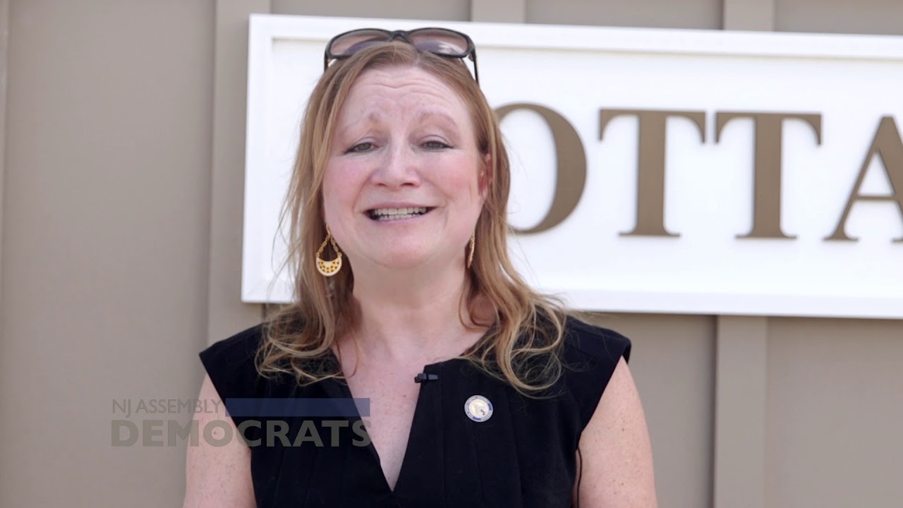 Downey on Law Banning Smoking from Public Parks and Beaches