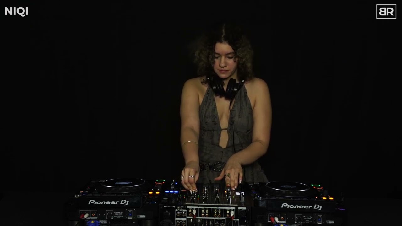 NIQI - DJ Set at Black Room Radio | OCT 06-24