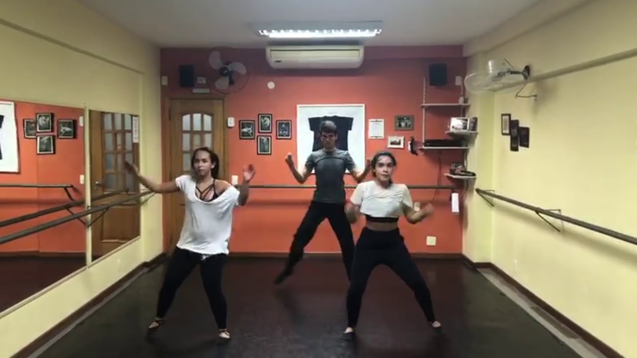 Kiss -  Escola de Dança Myriam Camargo
