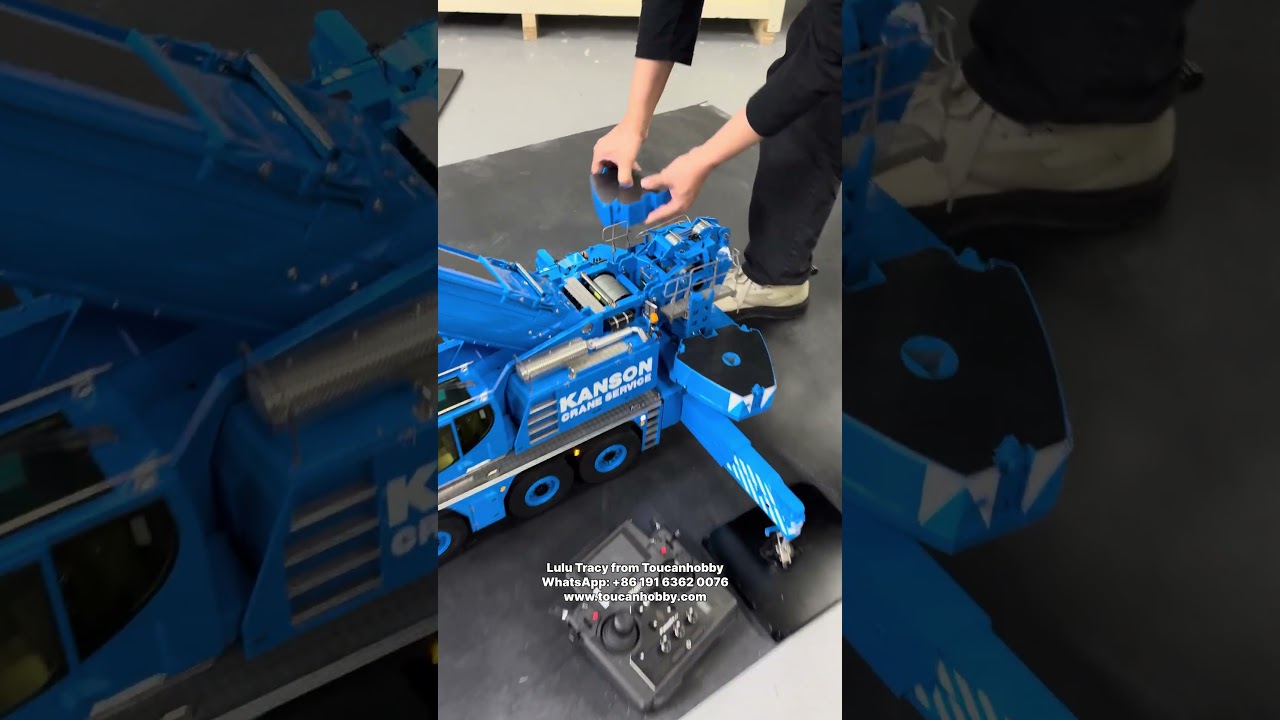 Putting on the counterweights for the custom 1/14 scale LTM 1350 hydraulic crane 🤩 #Rc  #crane