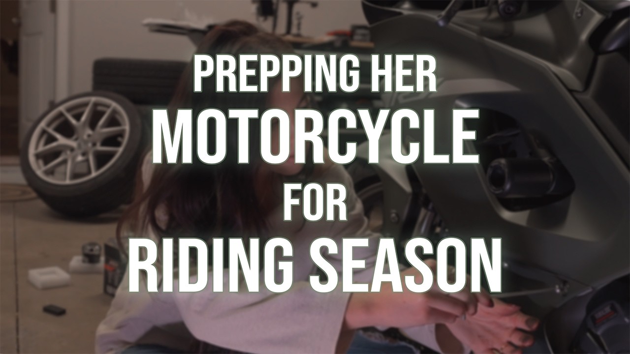 Wife Attempts Oil Service and Battery Change on Her Yamaha R7