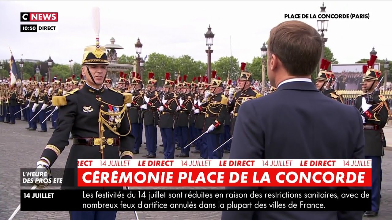C&eacute;r&eacute;monie place de la Concorde : Emannuel Macron passe en revue les troupes en format restreint