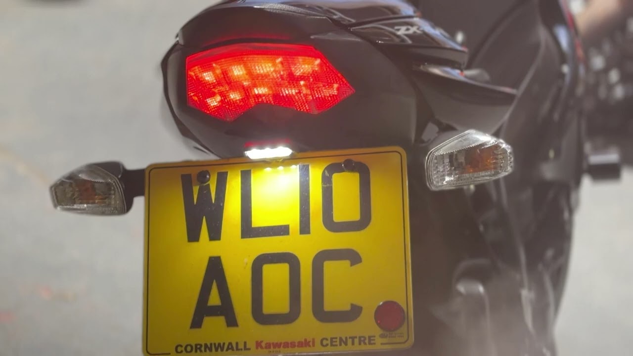 Kawasaki ZX6 R walk around and sound 