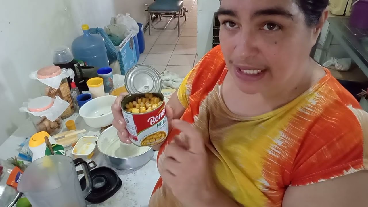 PARA O LANCHE BOLO DE MILHO 🌽 DE LATINHA E UMA EMPADA TAMANHO FAMÍLIA 😋🥳😉