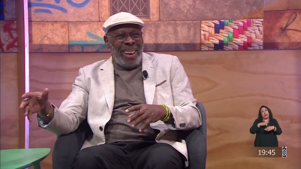 Ibrahim Ferrer Jr. rinde homenaje al legado del son cubano. | Entrevista en el estudio