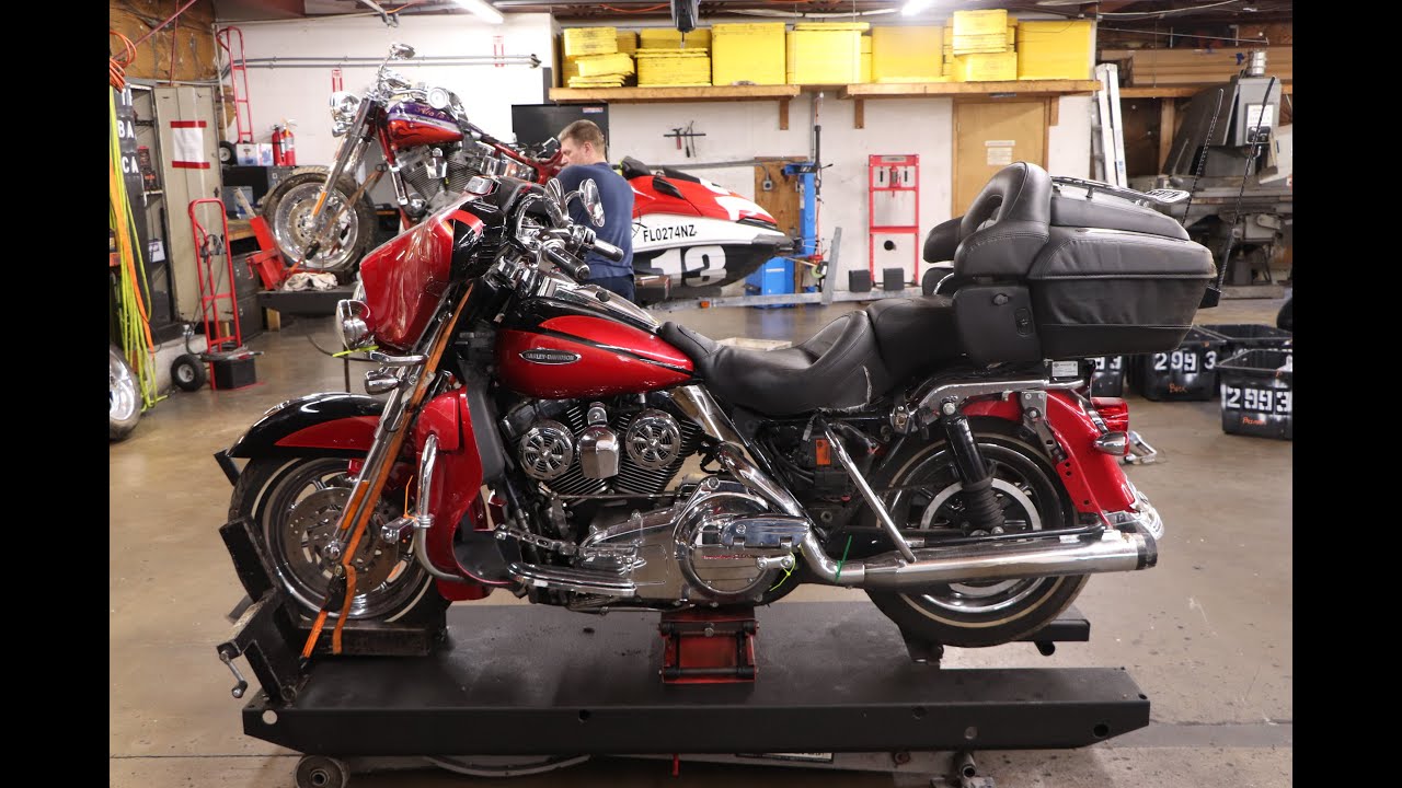 2007 Harley-Davidson Electra Glide Ultra Classic CVO FLHTCUSE (red/black) 2984 Fallen Cycles