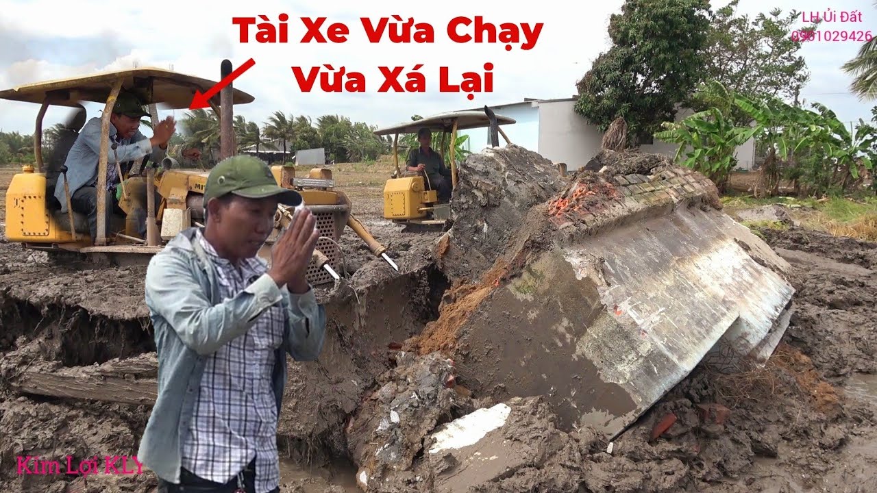 2 Xe Ủi Đất Đành Bỏ Cuộc Không Thể Nào Ủi Nổi Cái Mã Đá .Chủ Xe Vừa Chạy Vừa Xá Lại.