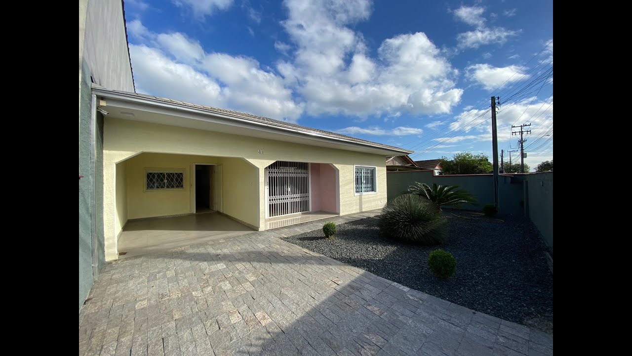 Locação - Casa com 03 dormitórios no Comasa em Joinville-Sc