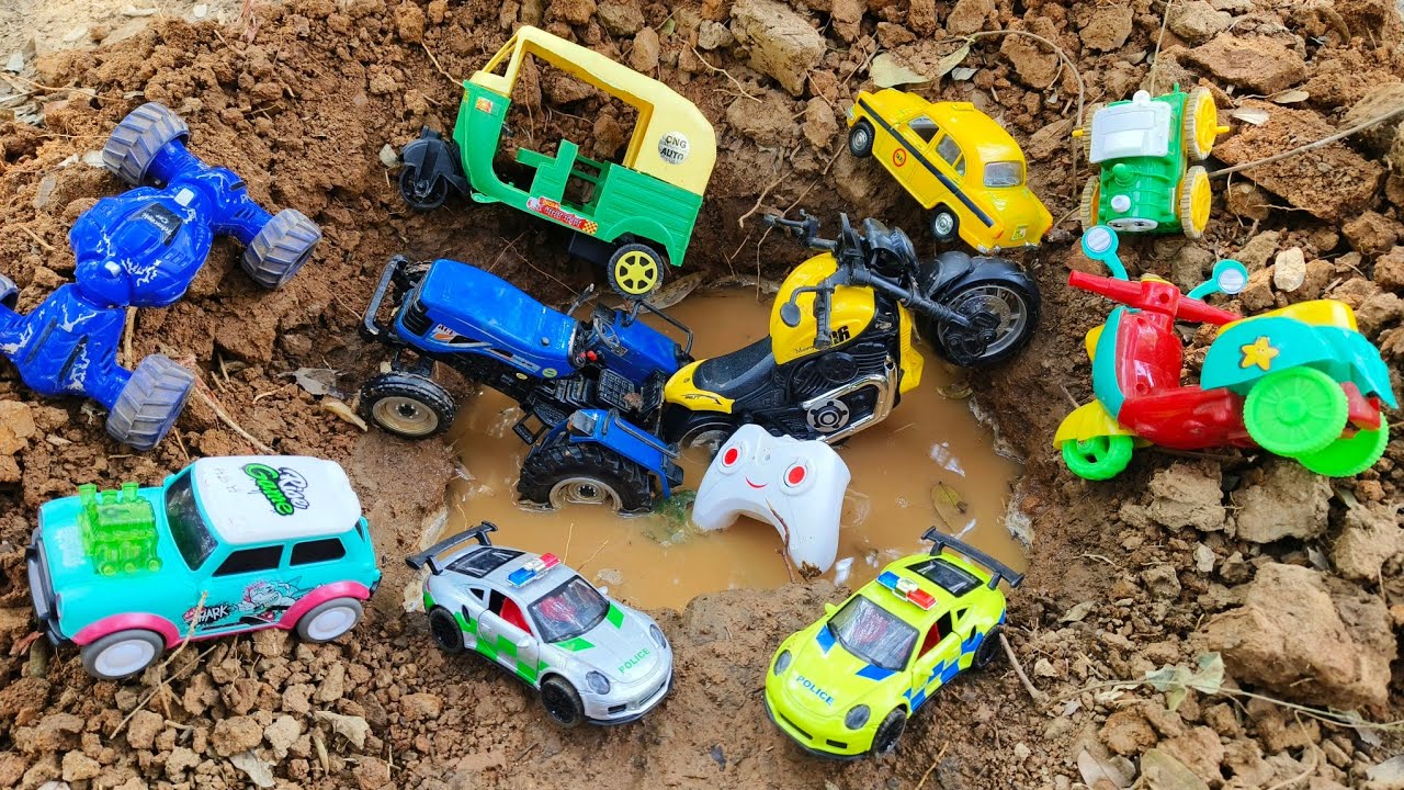 Monster Gadi ने Tracter Gadi को कूट के गड्ढे में गिरा डाला / Tracter Gadi & Monster Gadi Ka Video