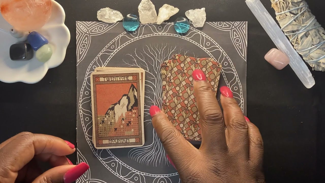 Flip through of the Chelsea Lenorman deck