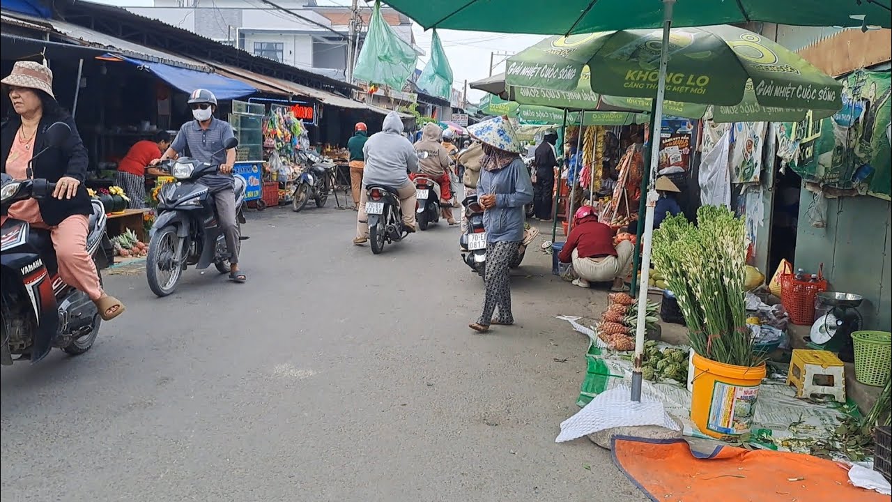 Rộn ràng không khí 28 tết chợ cư trú tây ninh