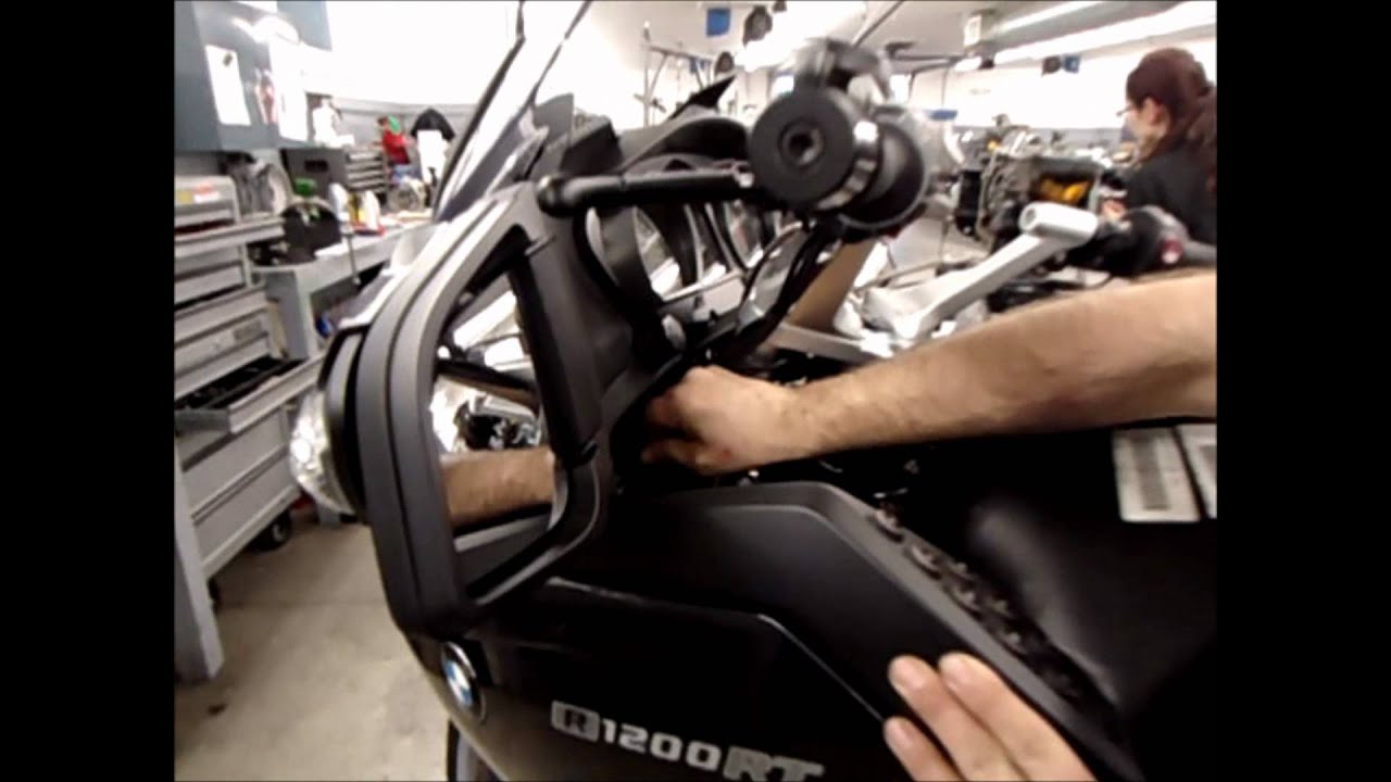 MAX BMW R1200RT Body Panel Removal and Installation