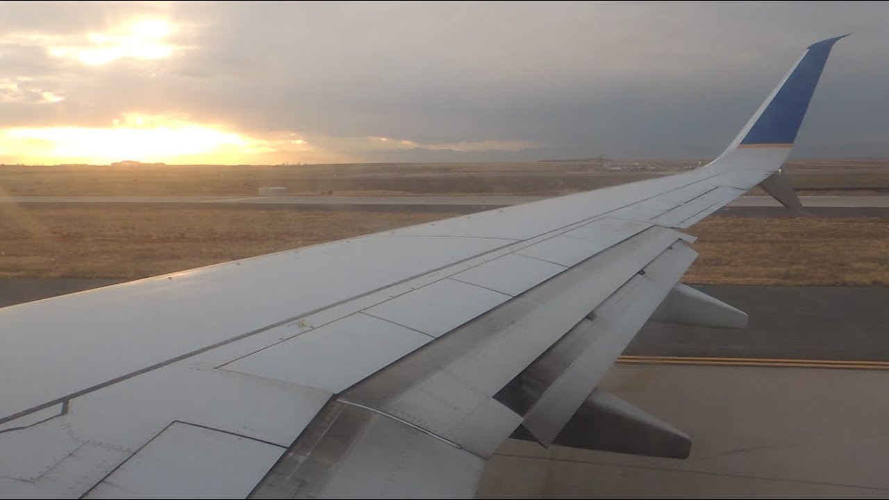United Airlines Boeing 737-900ER [N66837] pushback, start up, and takeoff from DEN