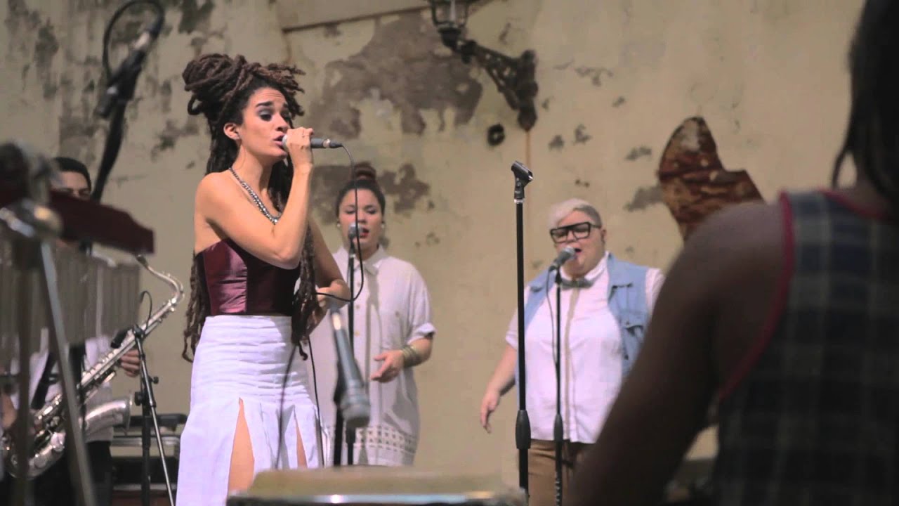 Calma Carmona - No Puedo Evitarlo (Live Performance)
